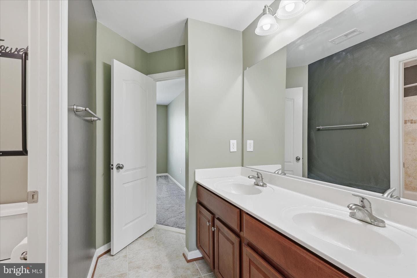16603 Space More Circle photo 44