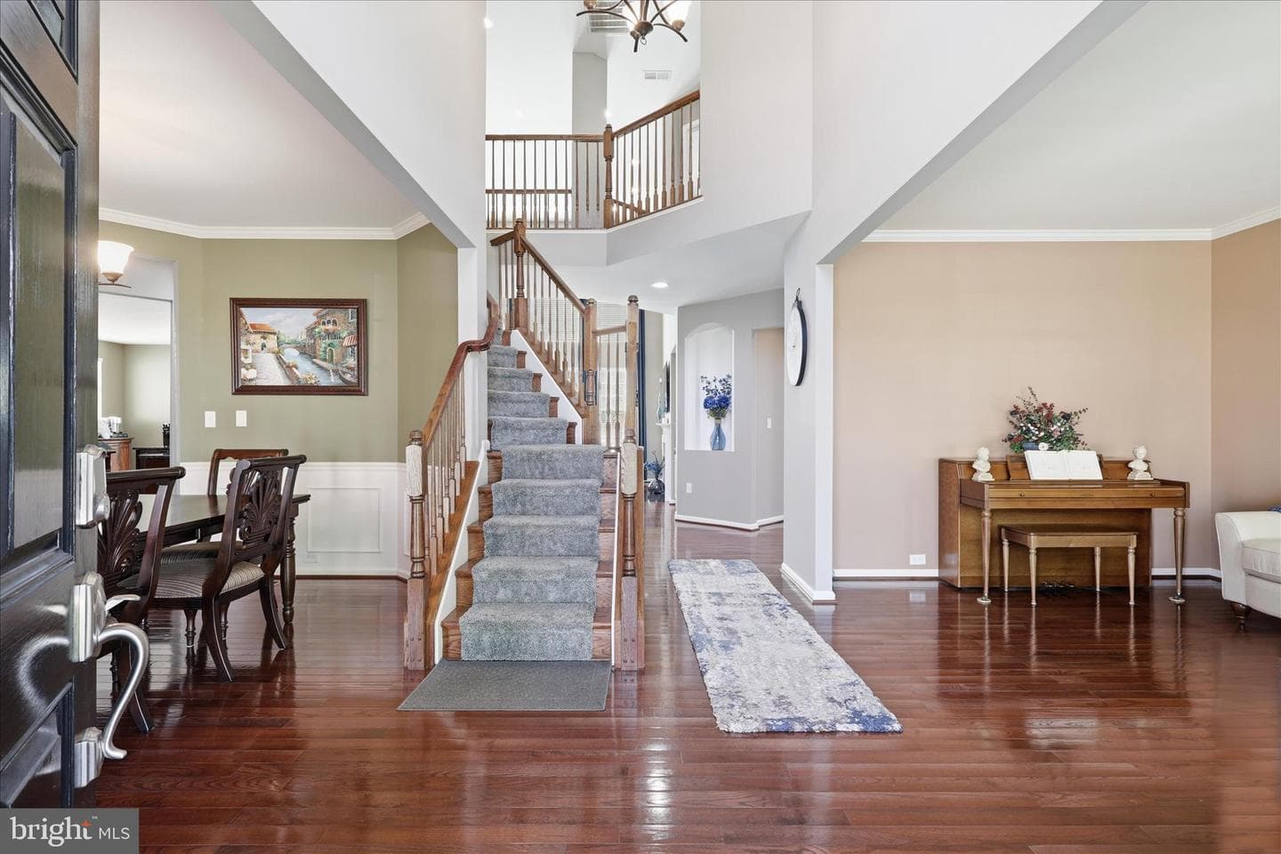 16603 Space More Circle photo 5