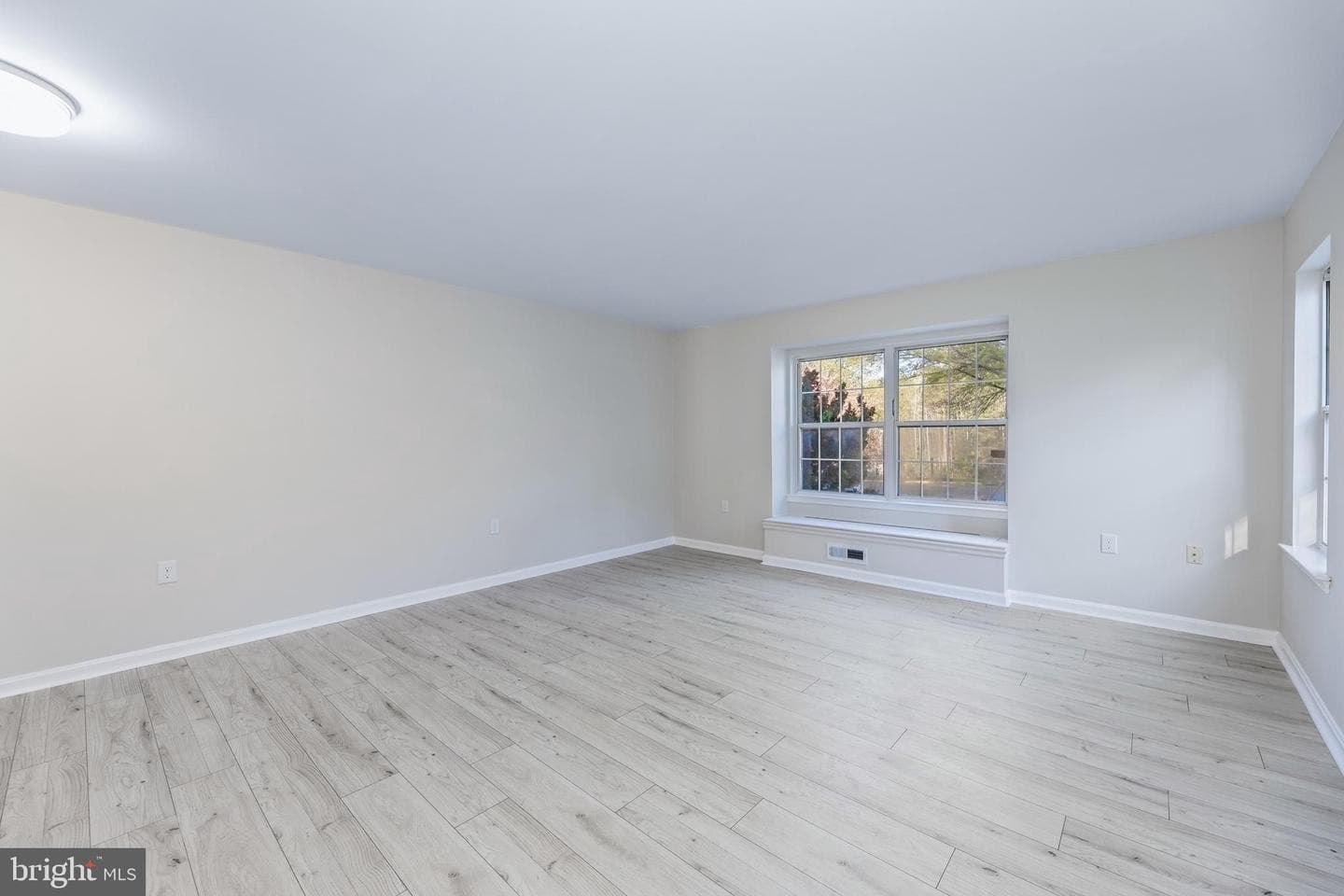 5121 Spring Branch Boulevard photo 3