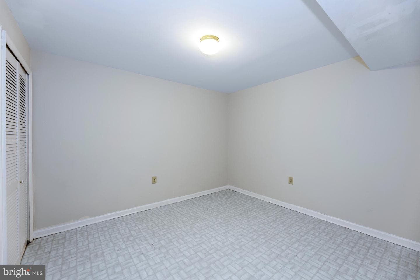 5121 Spring Branch Boulevard photo 33