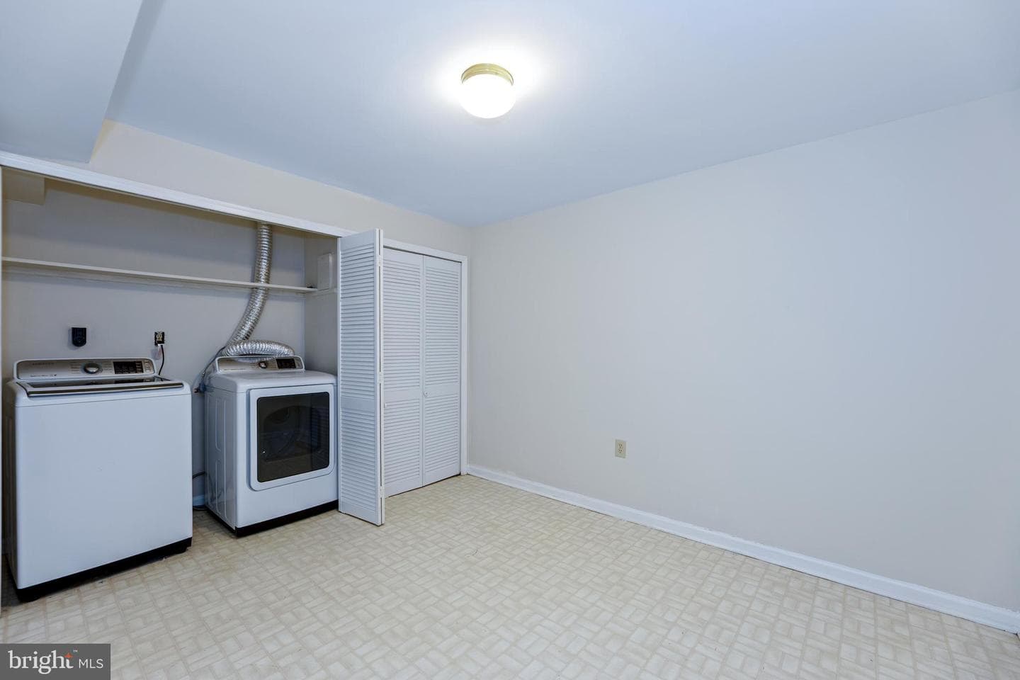 5121 Spring Branch Boulevard photo 35
