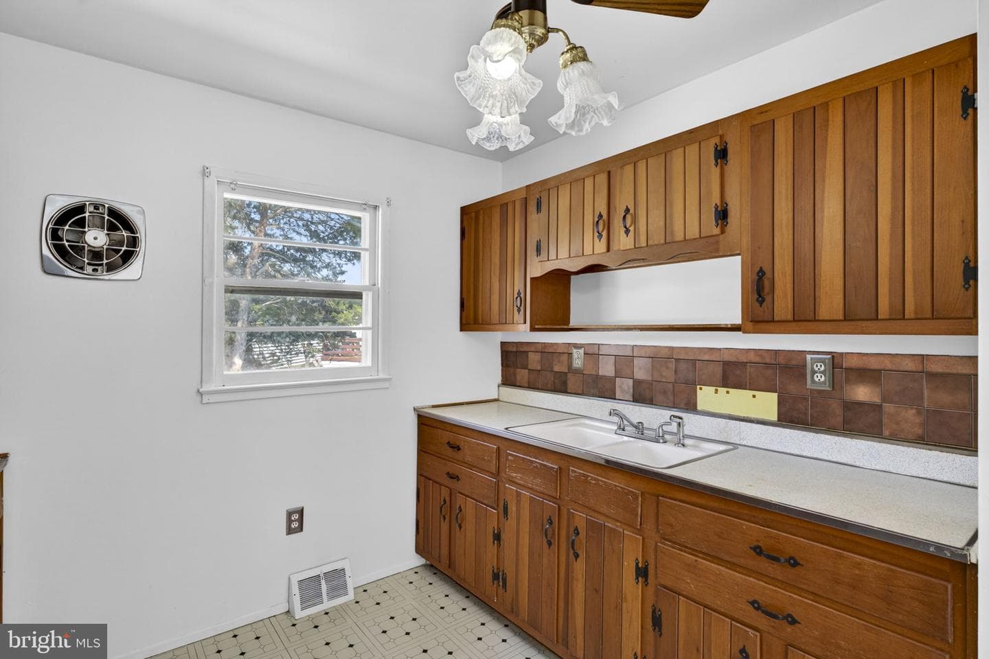 9812 Lomond Drive photo 24