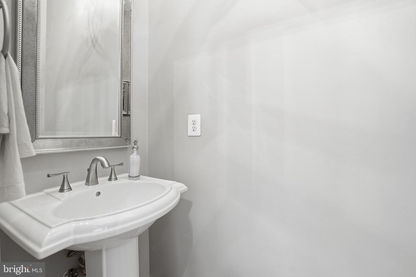 713 Belmont Bay Drive photo 27
