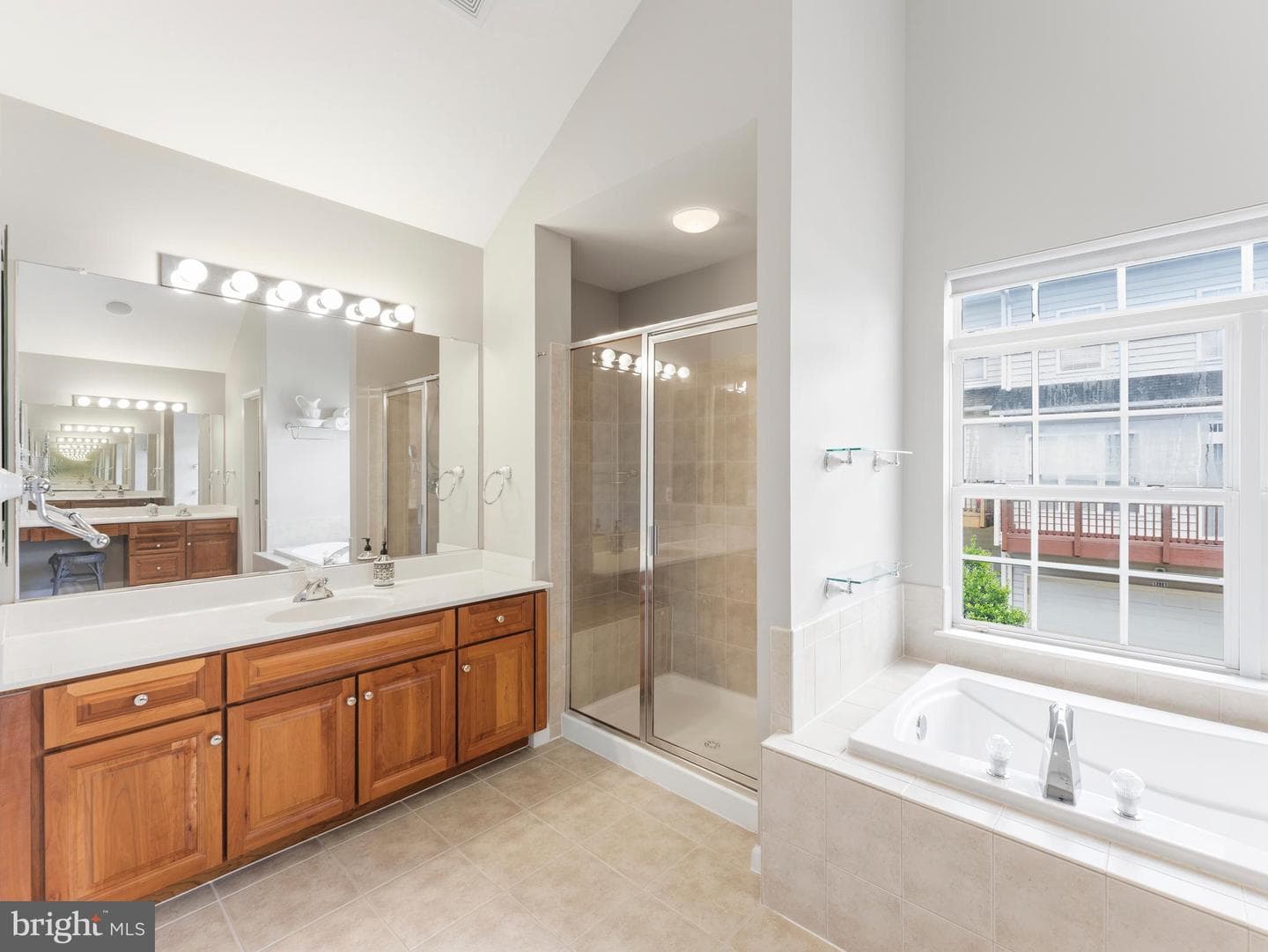 13814 Custis Square photo 25