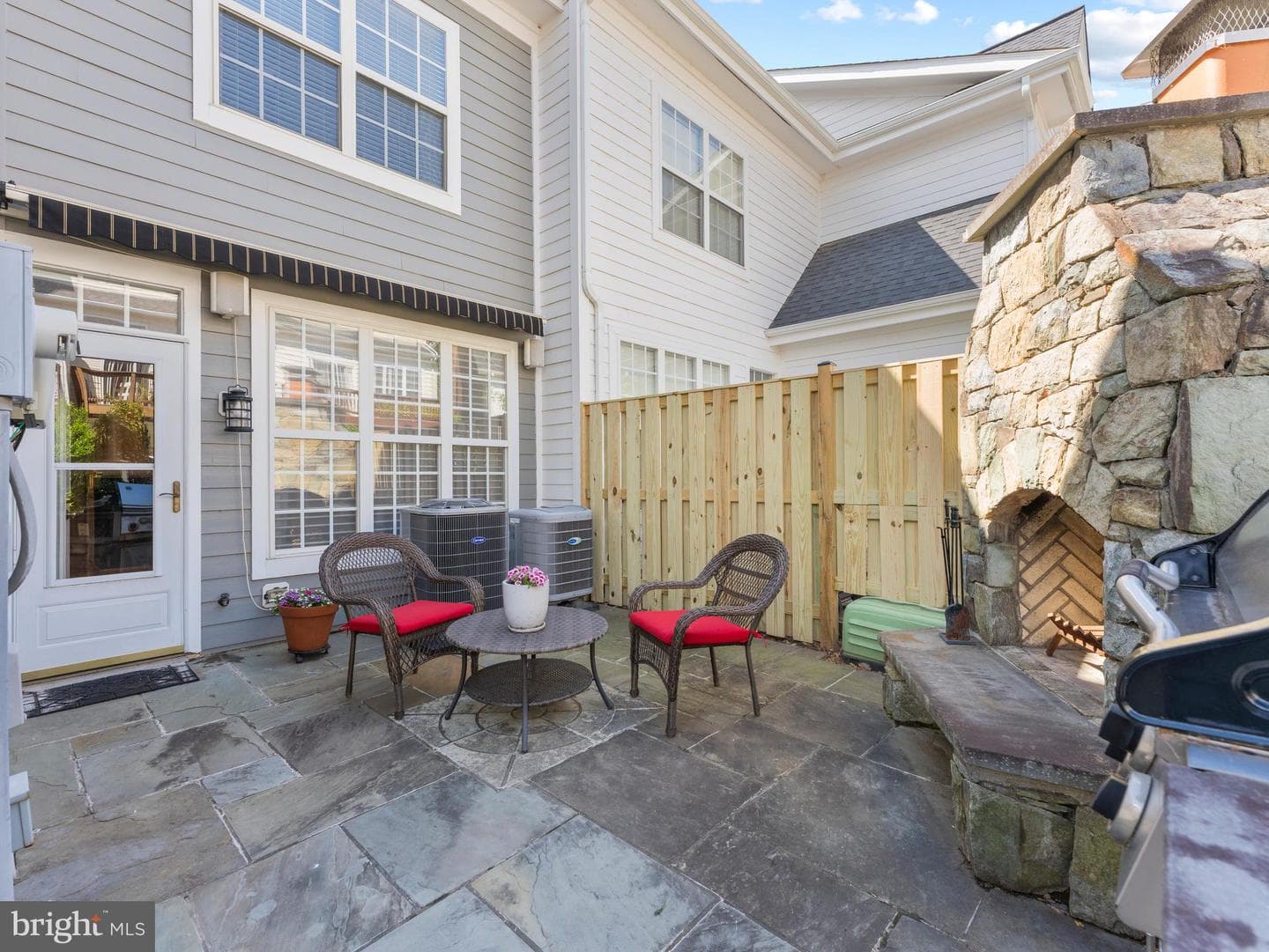 13814 Custis Square photo 38