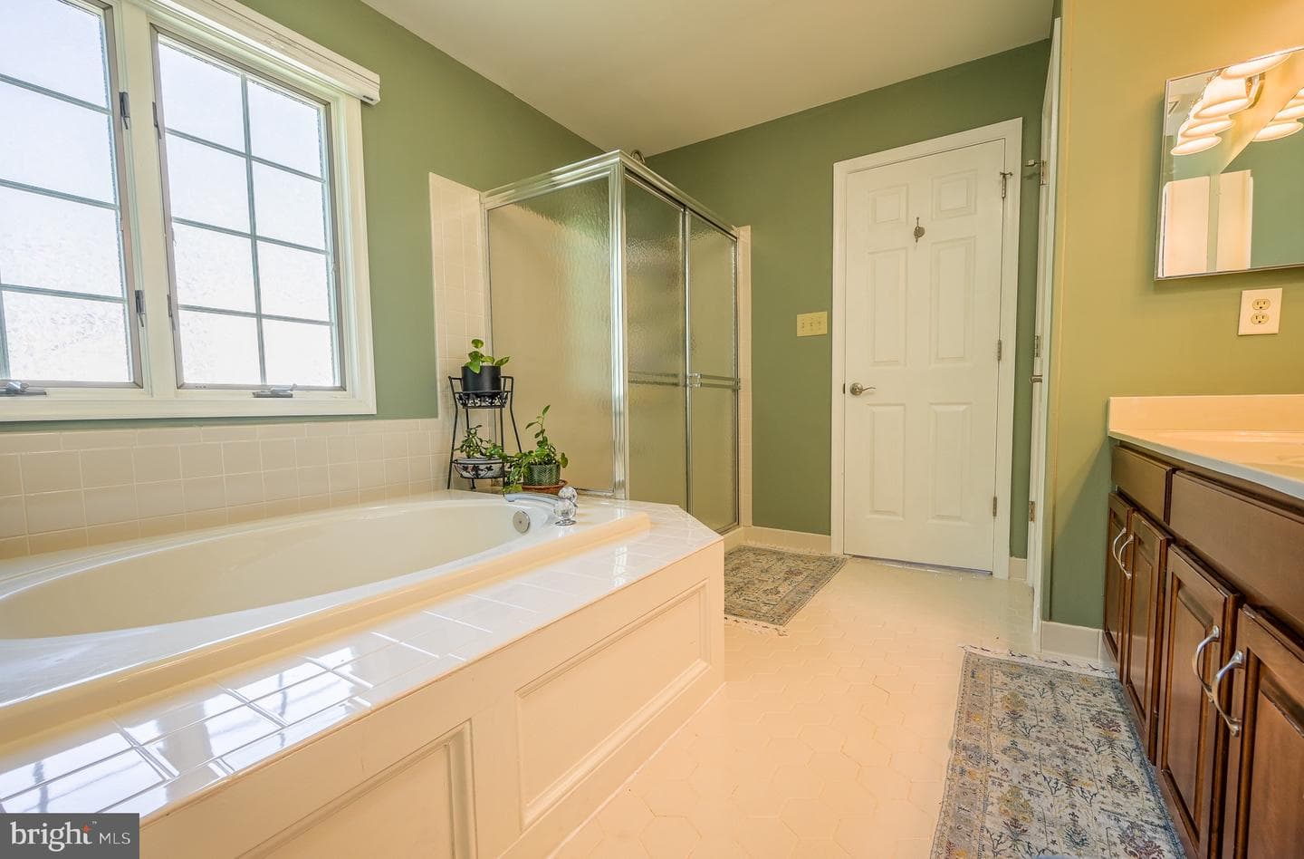 16087 Olmstead Lane photo 23
