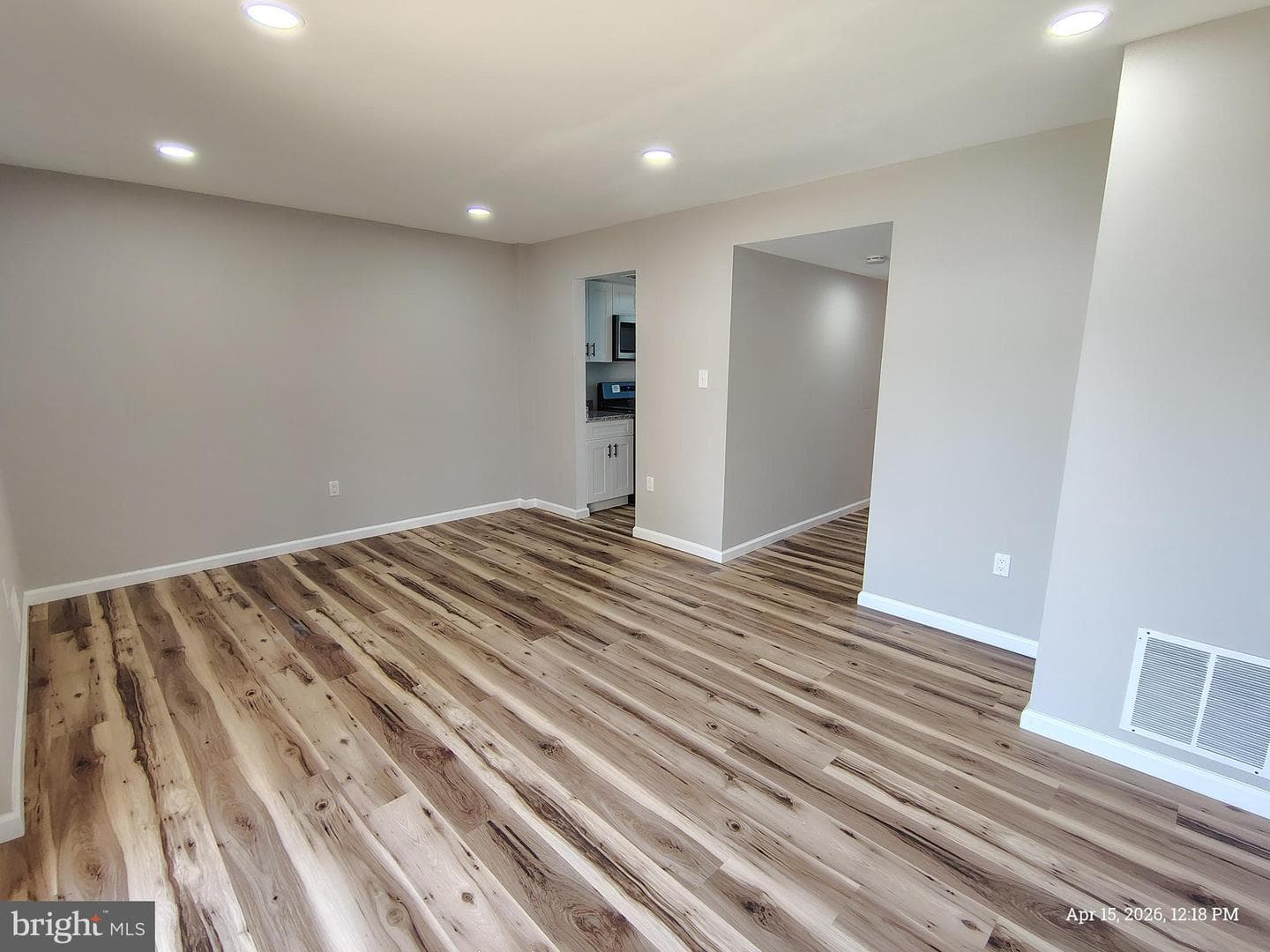 14627 Bakersfield Street photo 17