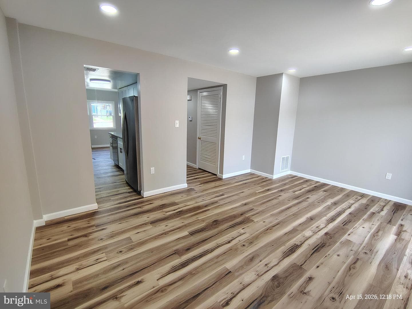 14627 Bakersfield Street photo 18