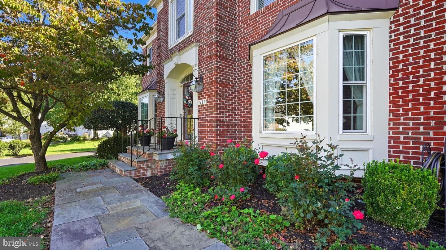 4281 Wiltshire Place photo 2