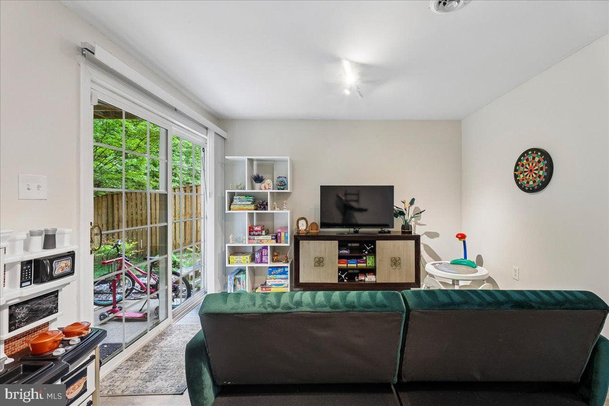 5211 Spring Branch Boulevard photo 19