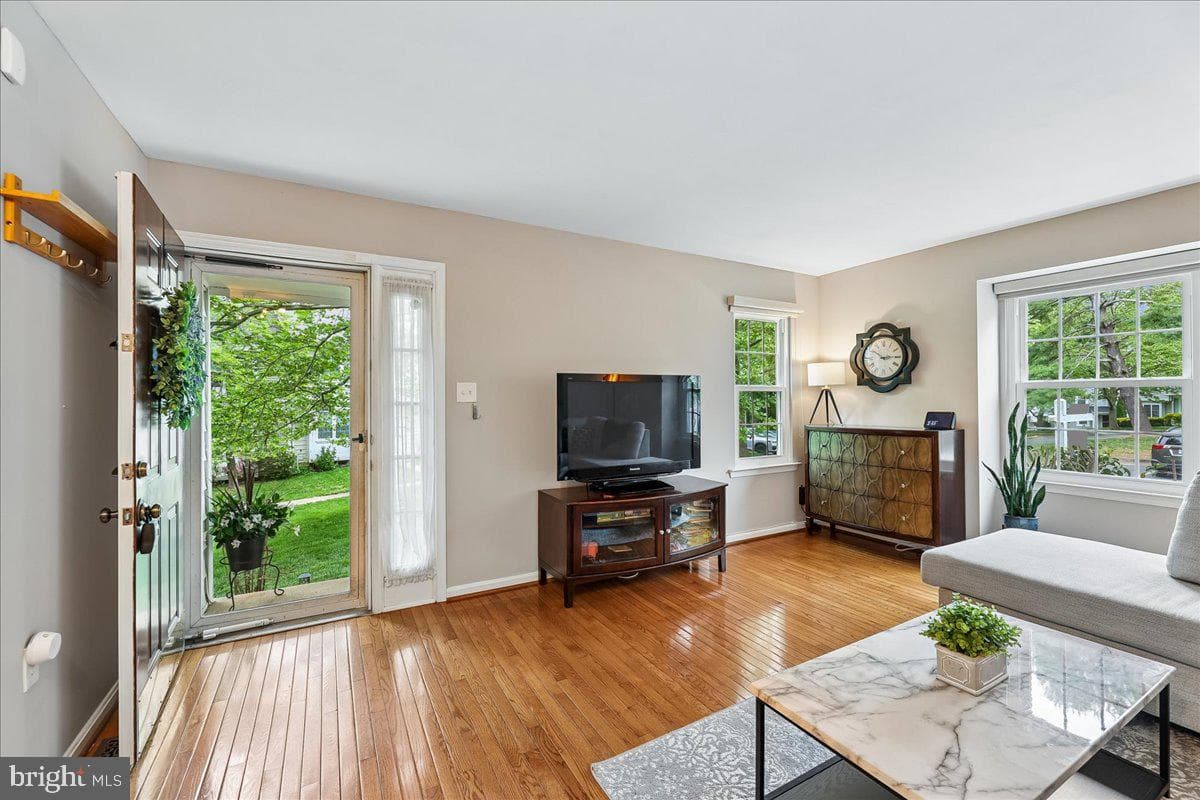 5211 Spring Branch Boulevard photo 3