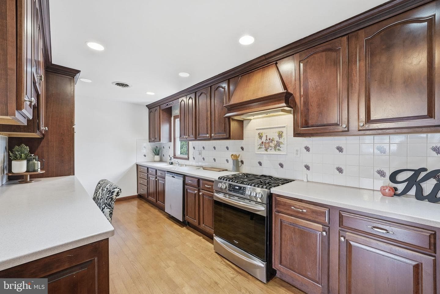 9609 Norfolk Street photo 3