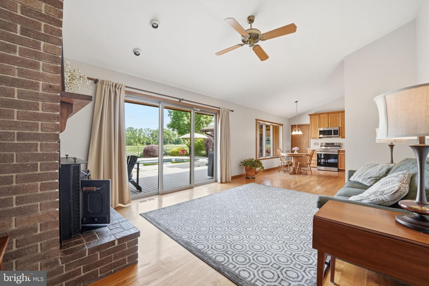 908 Bay Street photo 17