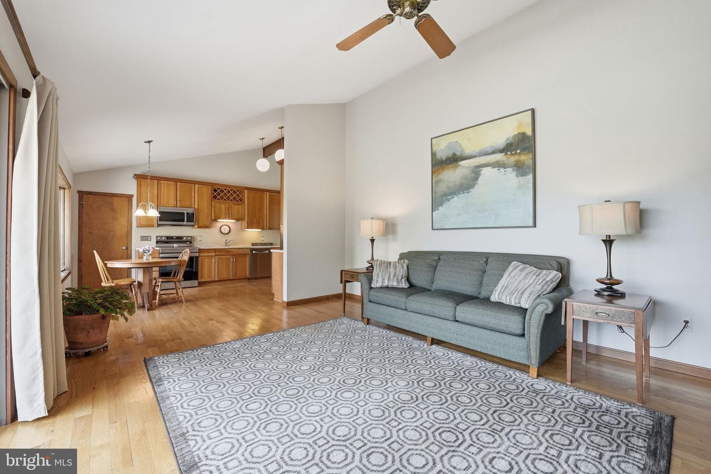 908 Bay Street photo 19