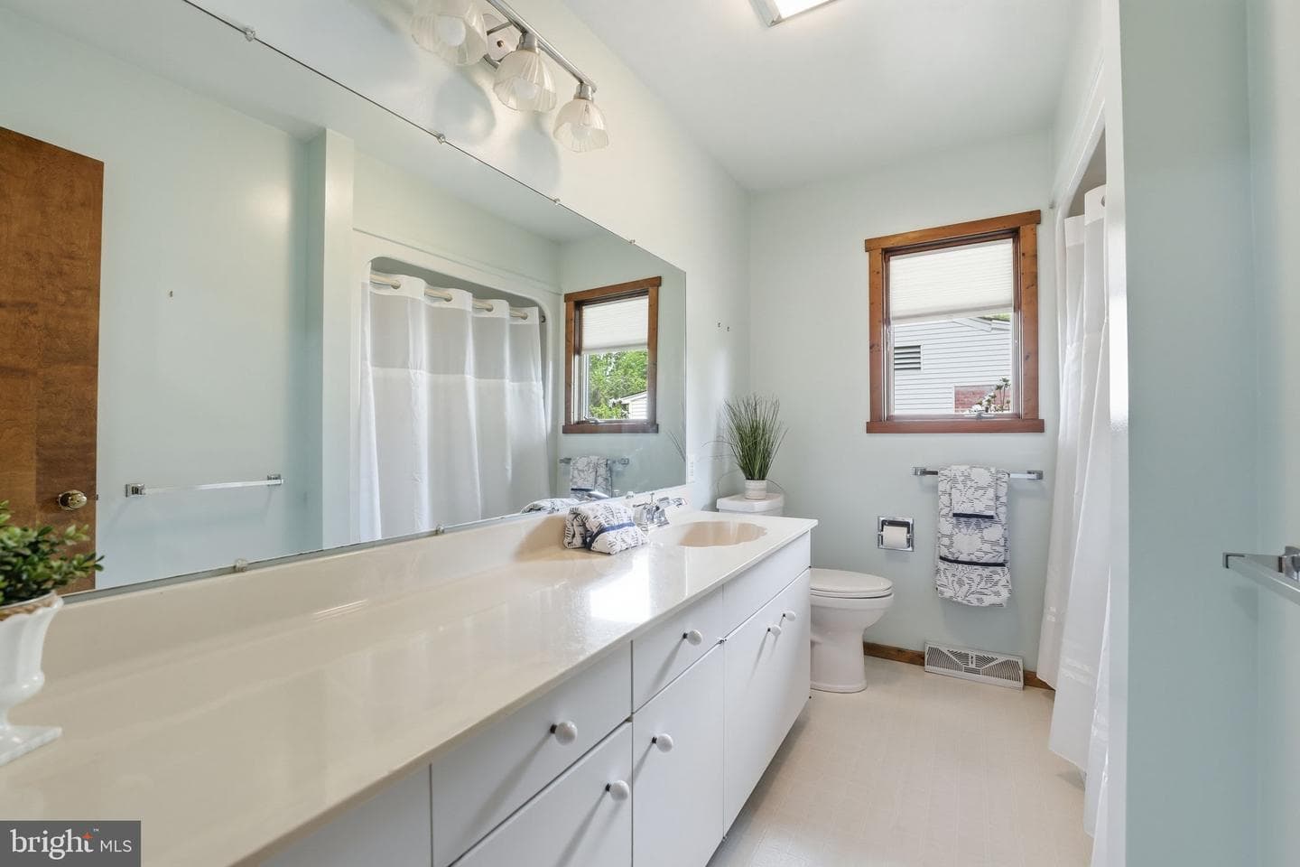 908 Bay Street photo 33
