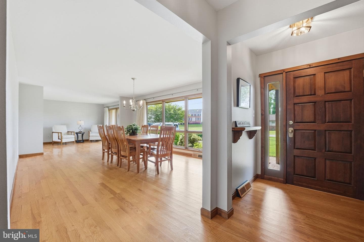 908 Bay Street photo 4