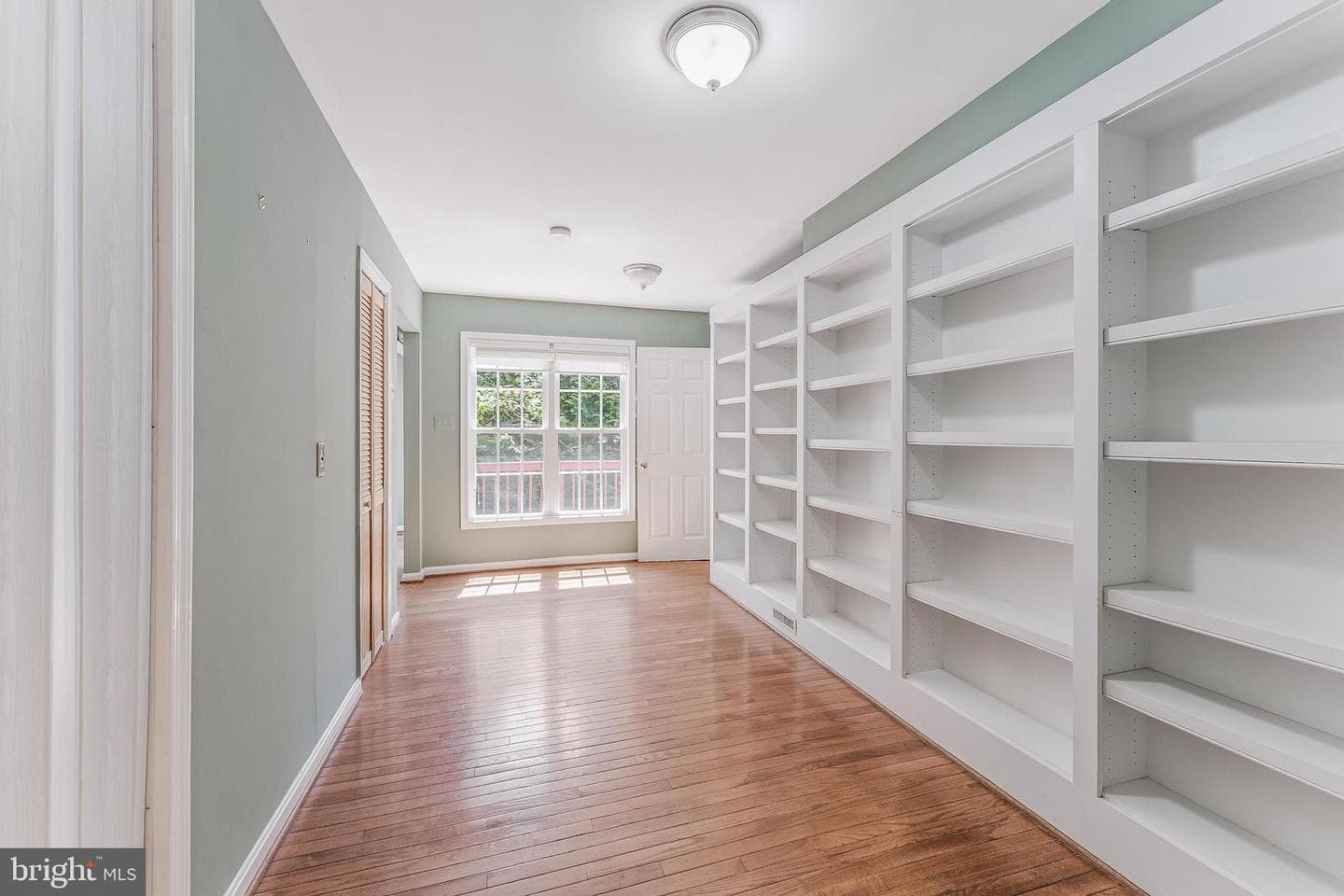 15045 Holleyside Drive photo 10