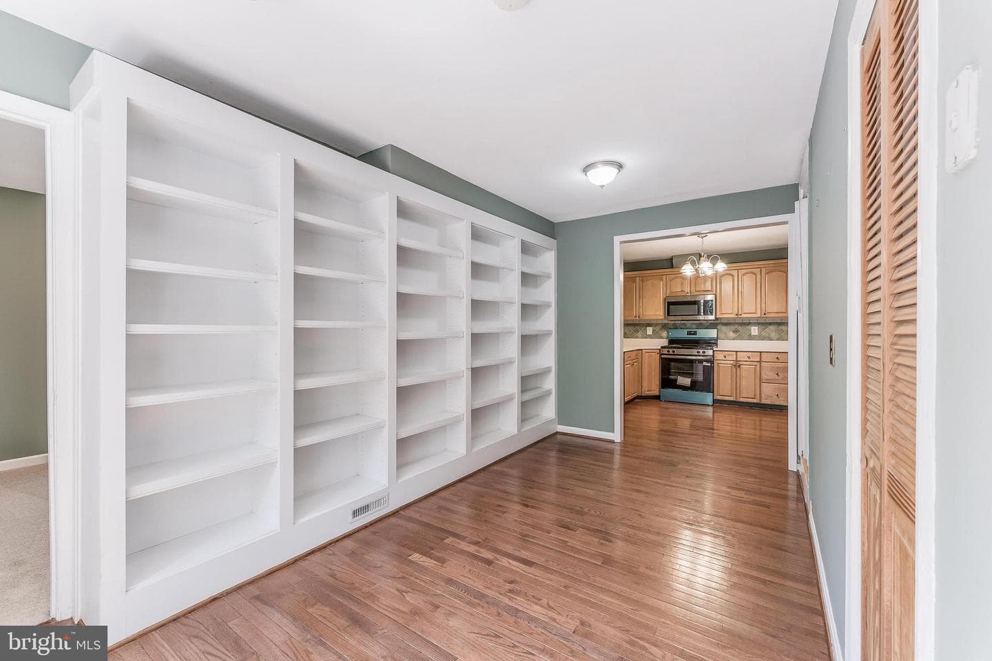 15045 Holleyside Drive photo 9
