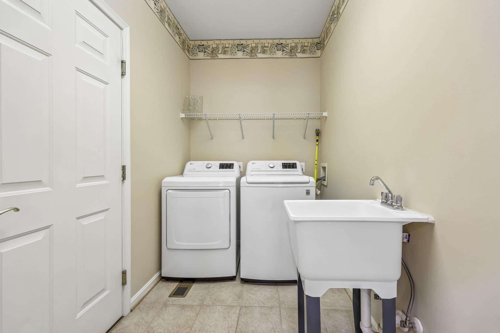 9712 Seafield Place photo 22
