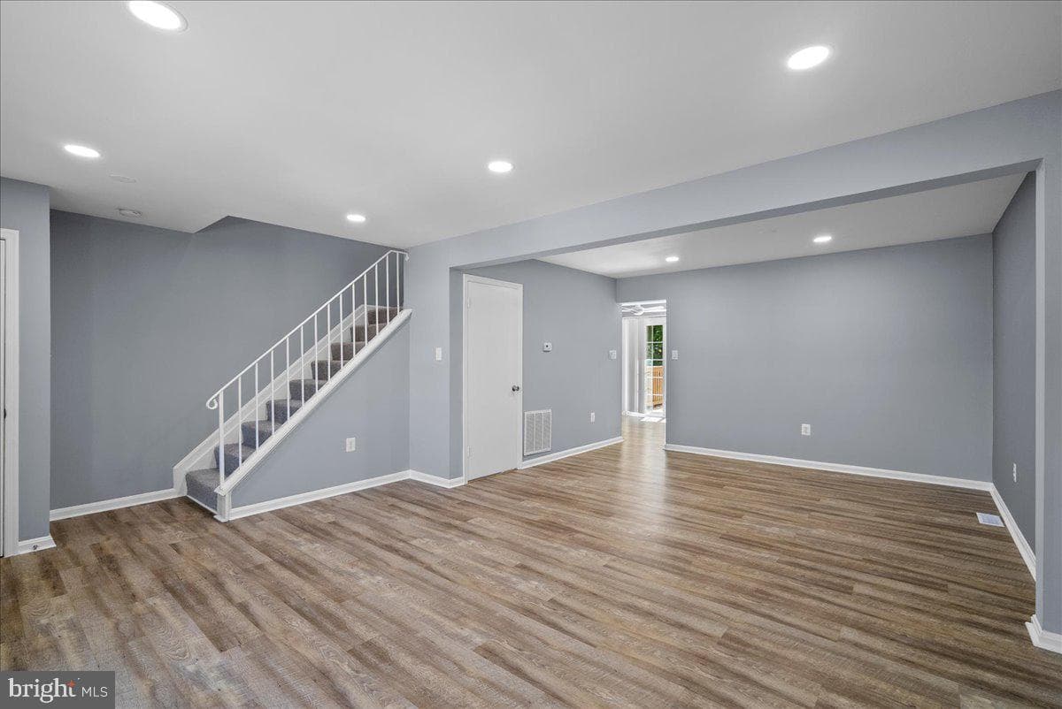 2839 Bowes Lane photo 10
