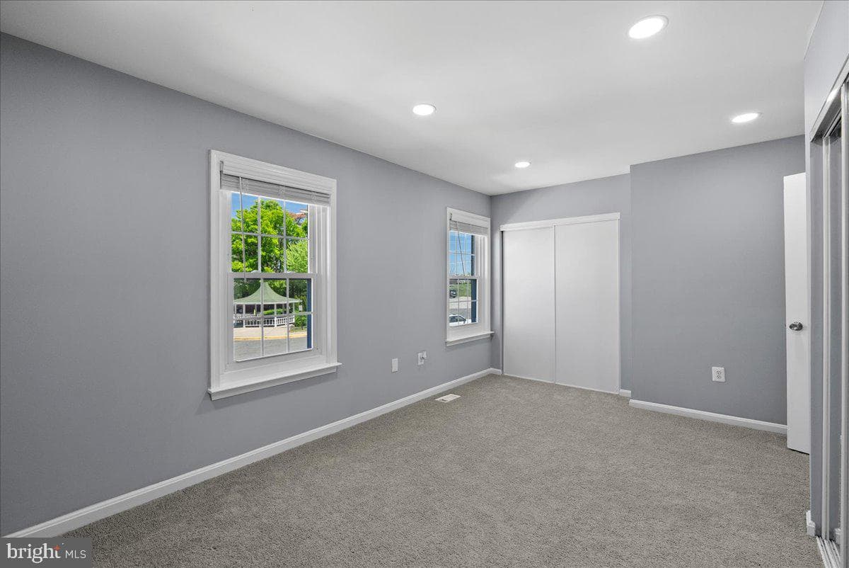 2839 Bowes Lane photo 23
