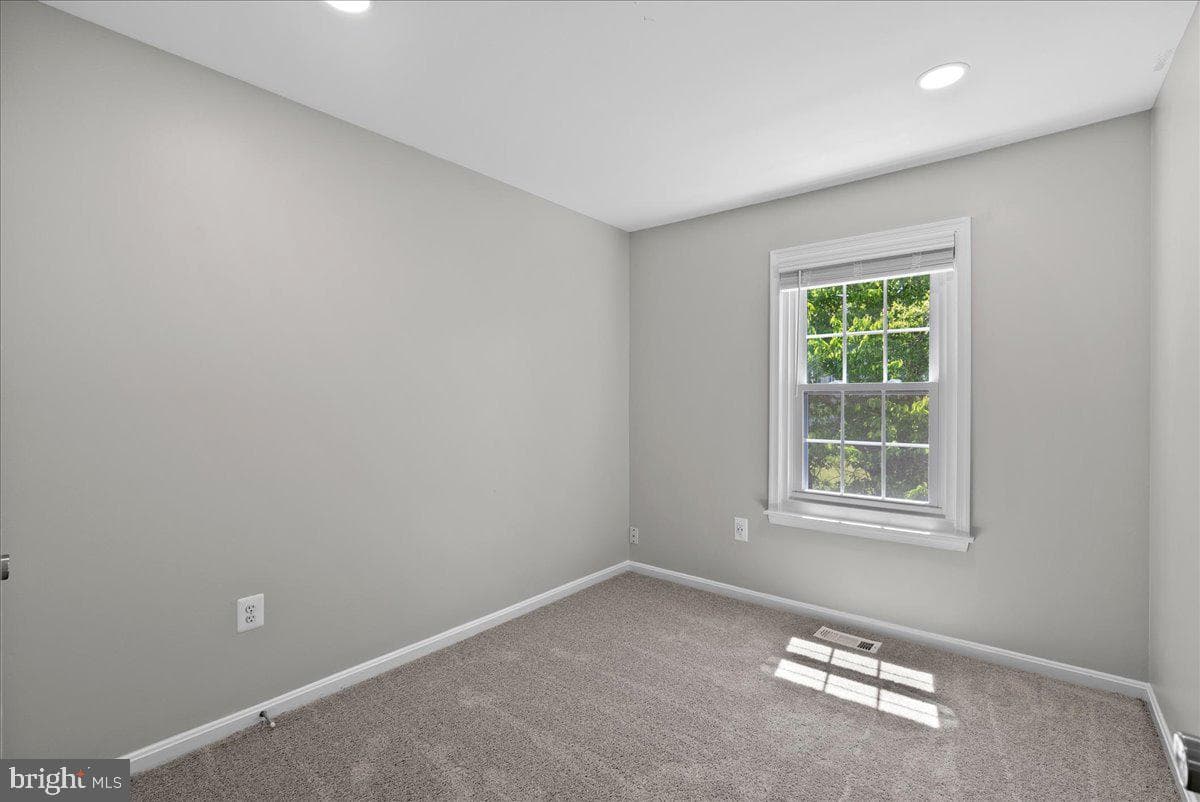 2839 Bowes Lane photo 27
