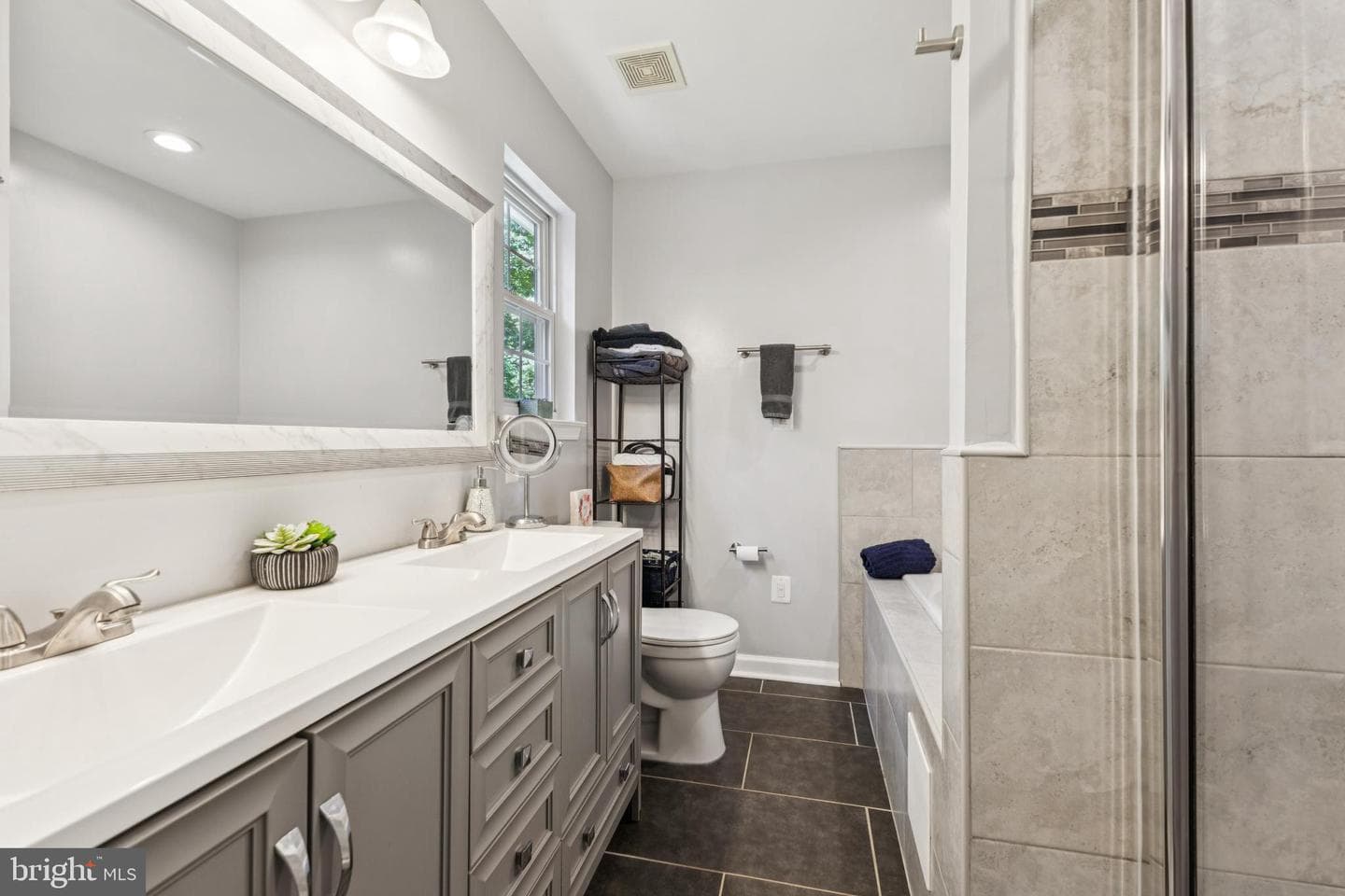 3404 Holly Circle photo 8