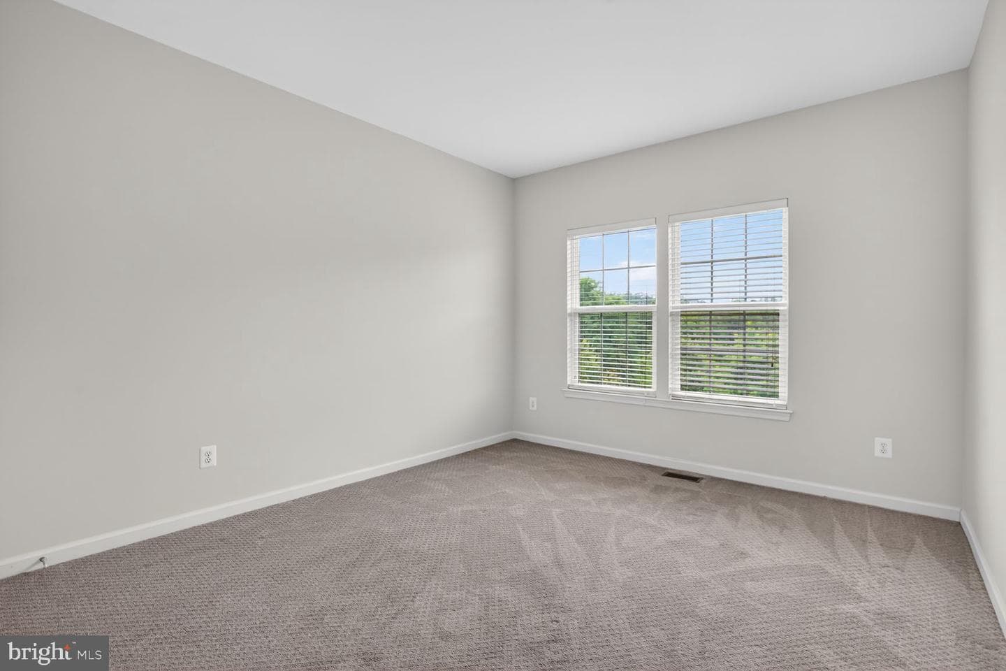 2621 Eastbourne Drive photo 19