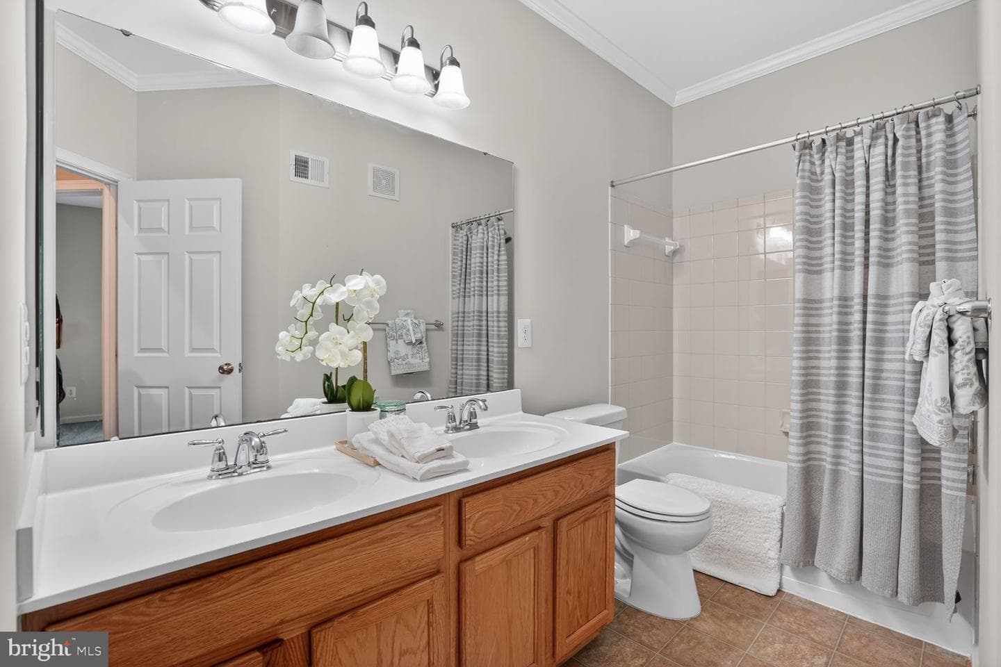 2621 Eastbourne Drive photo 20