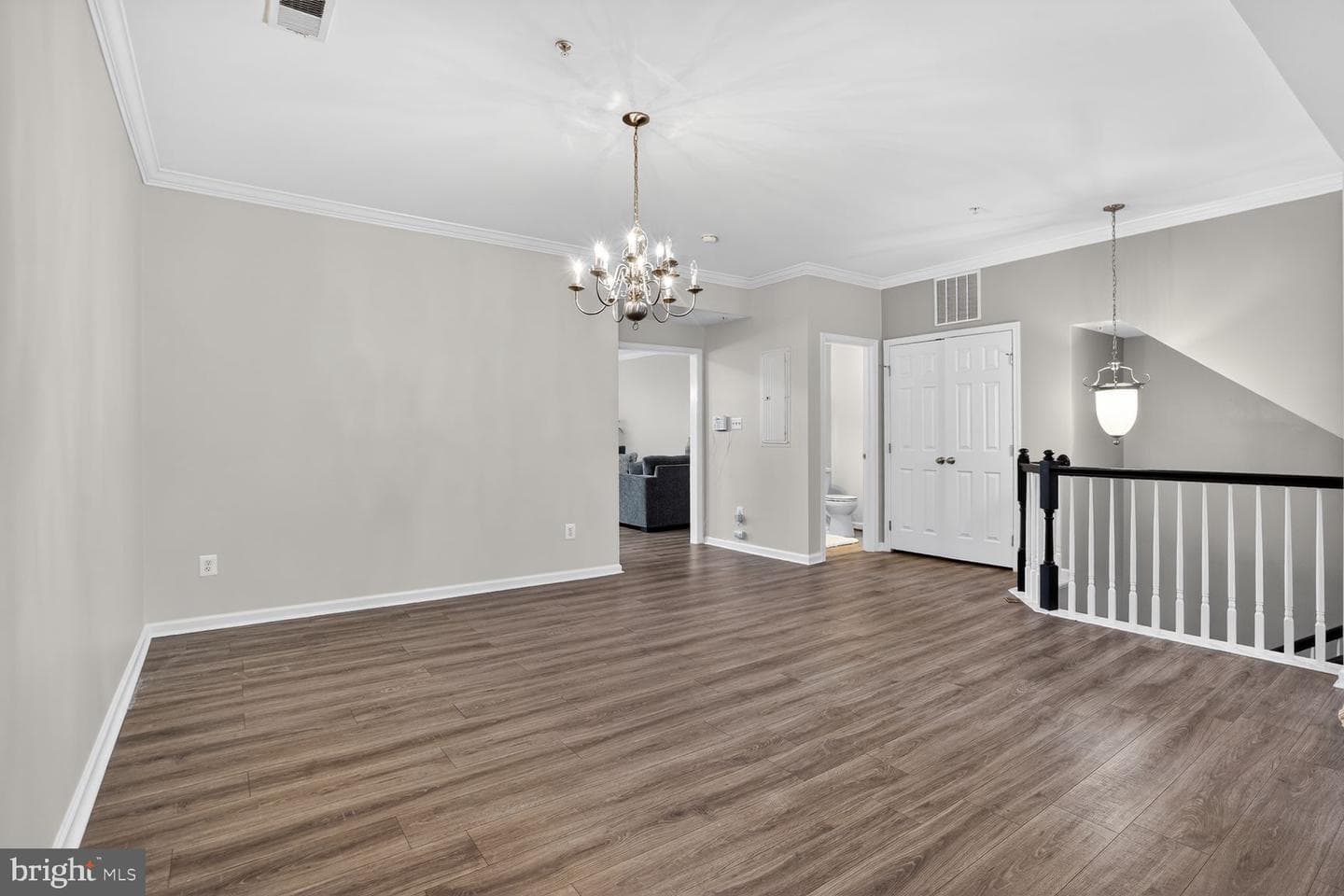 2621 Eastbourne Drive photo 8