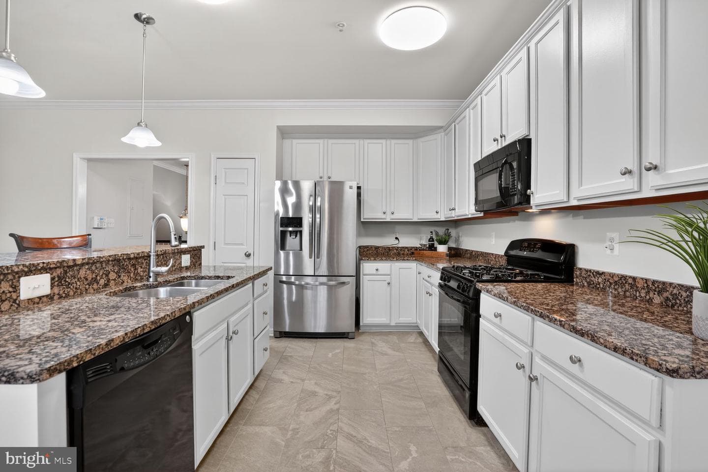 2621 Eastbourne Drive photo 9
