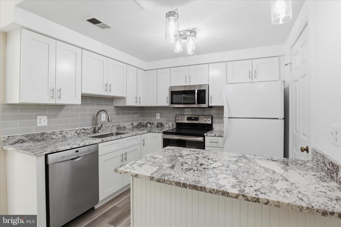 12318 Wadsworth Way photo 9