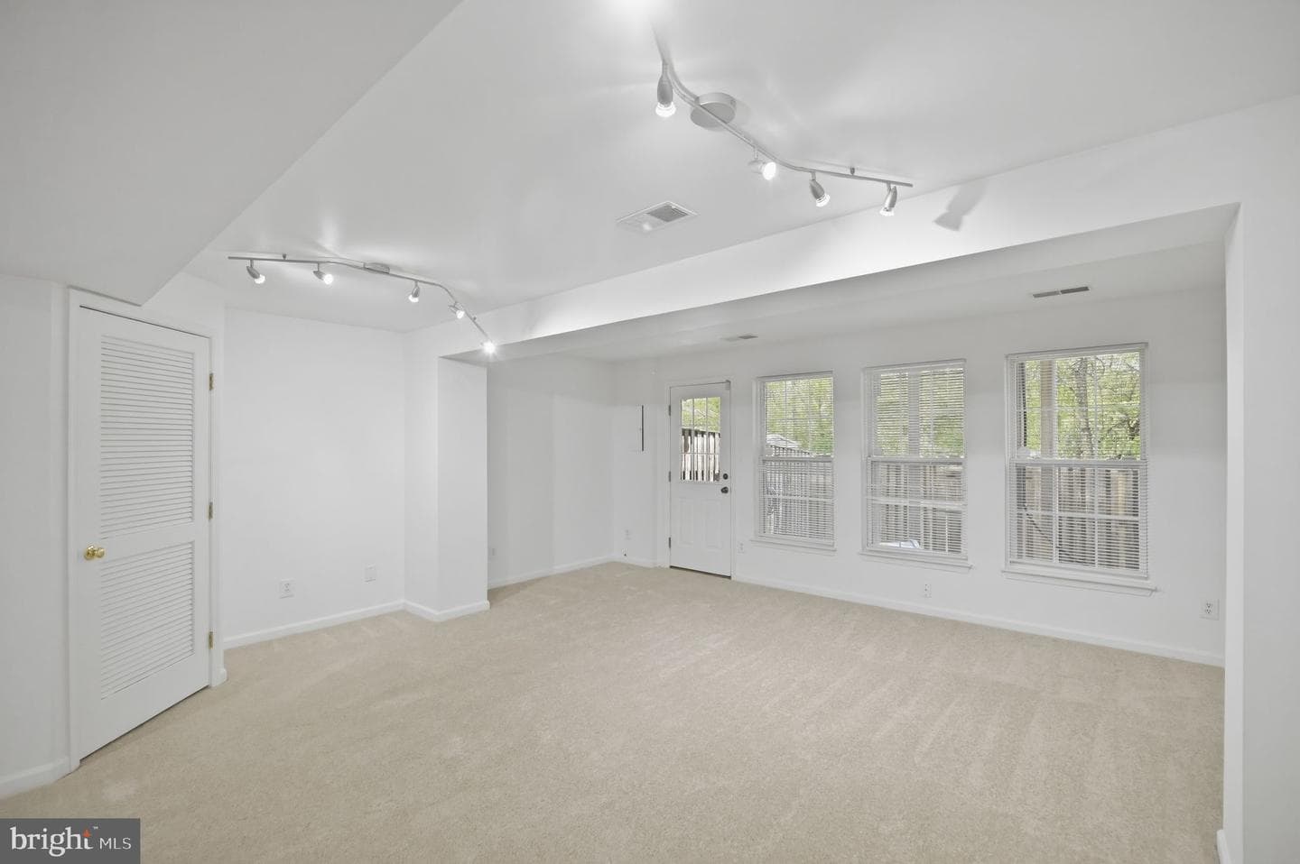 9053 Falcon Glen Court photo 15