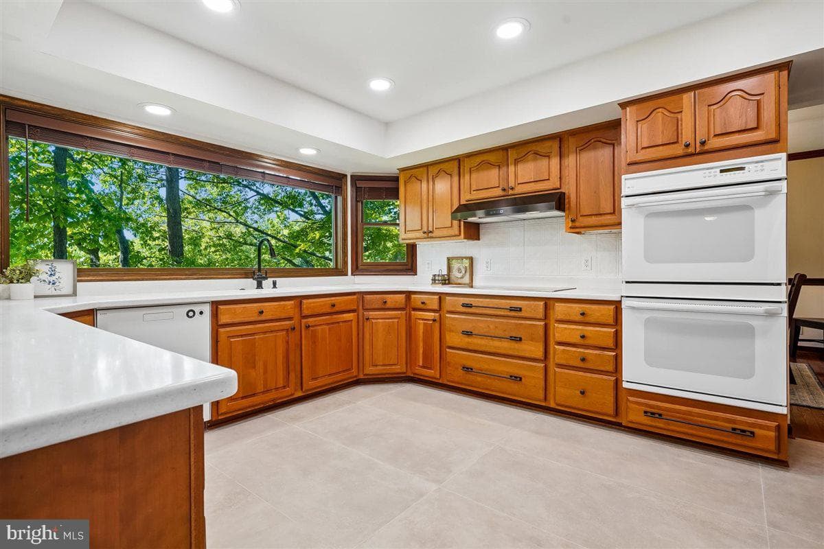 15348 Edgehill Drive photo 9