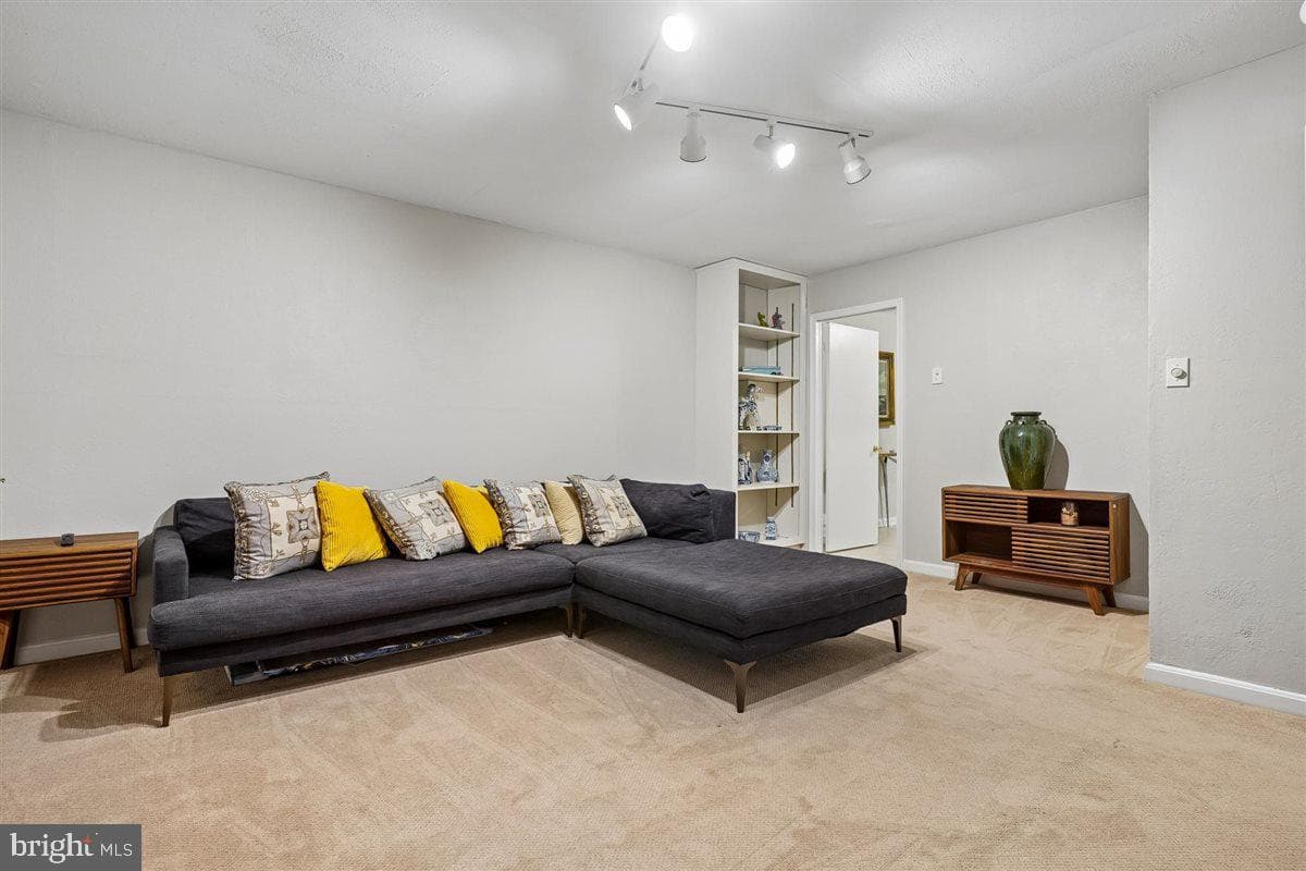 15792 Devonald Place photo 34