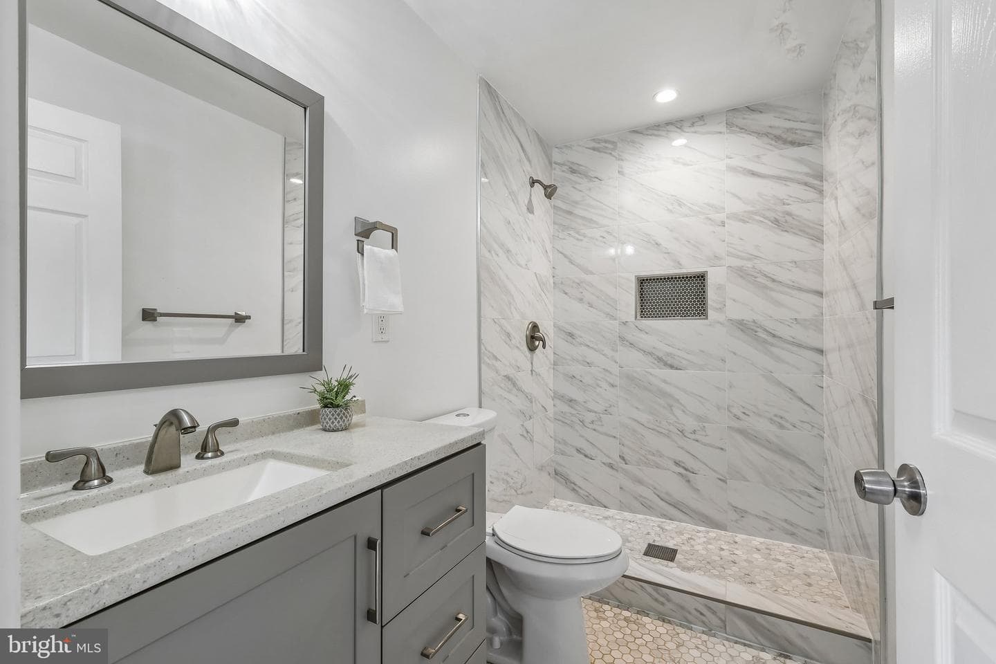 13811 Greenwood Drive photo 11