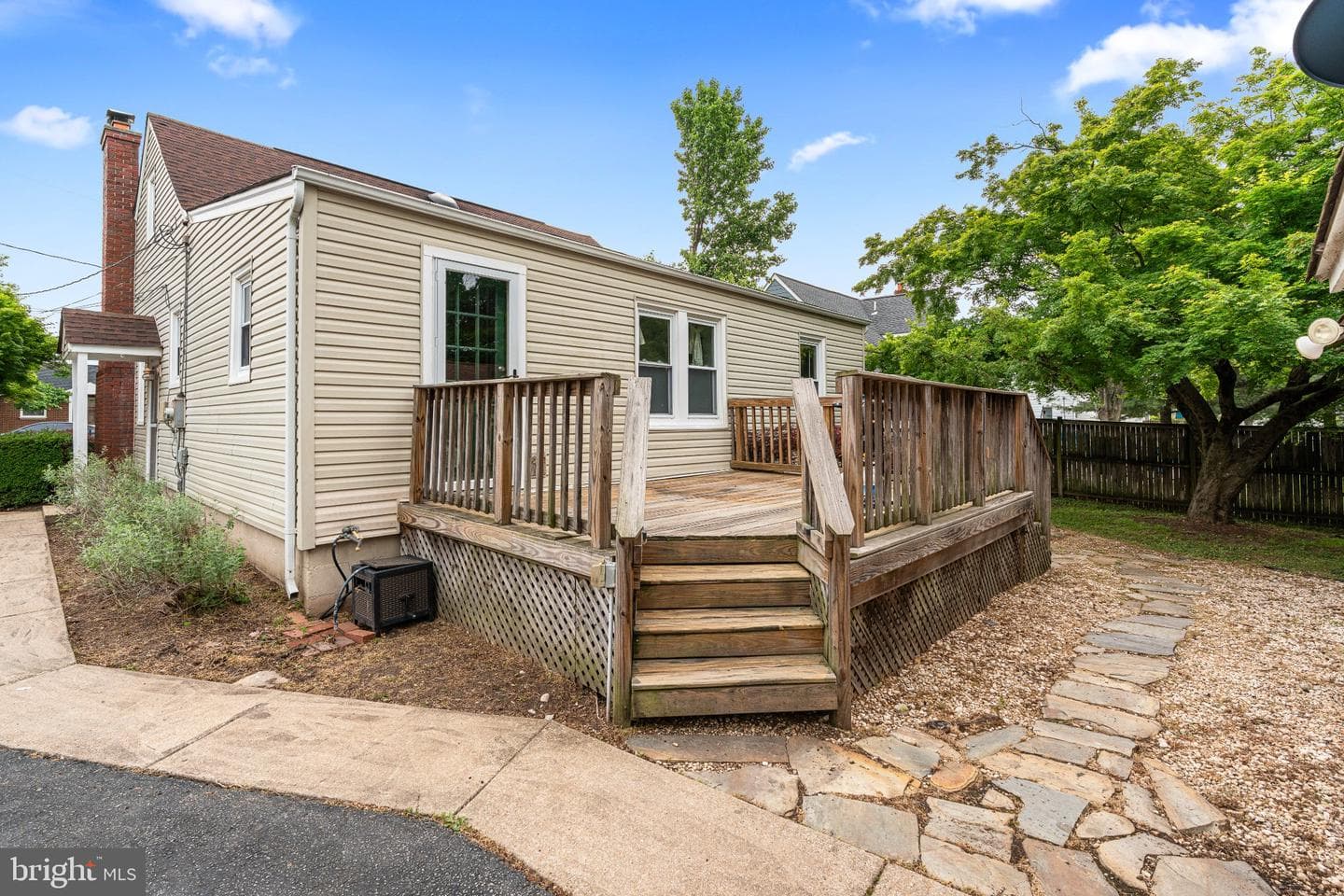13406 Woodbridge Street photo 7