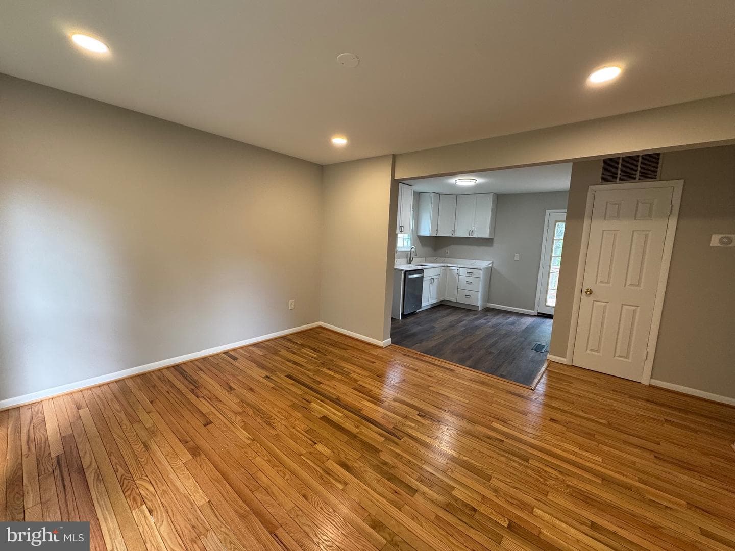 5372 Seneca Court photo 11
