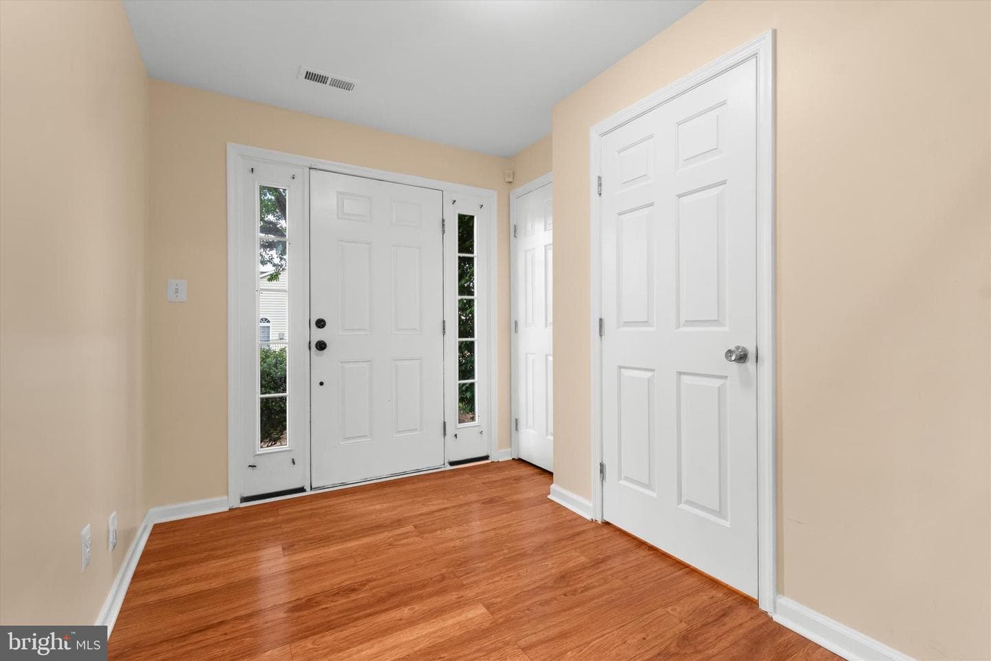 7104 Wheeling Way photo 3