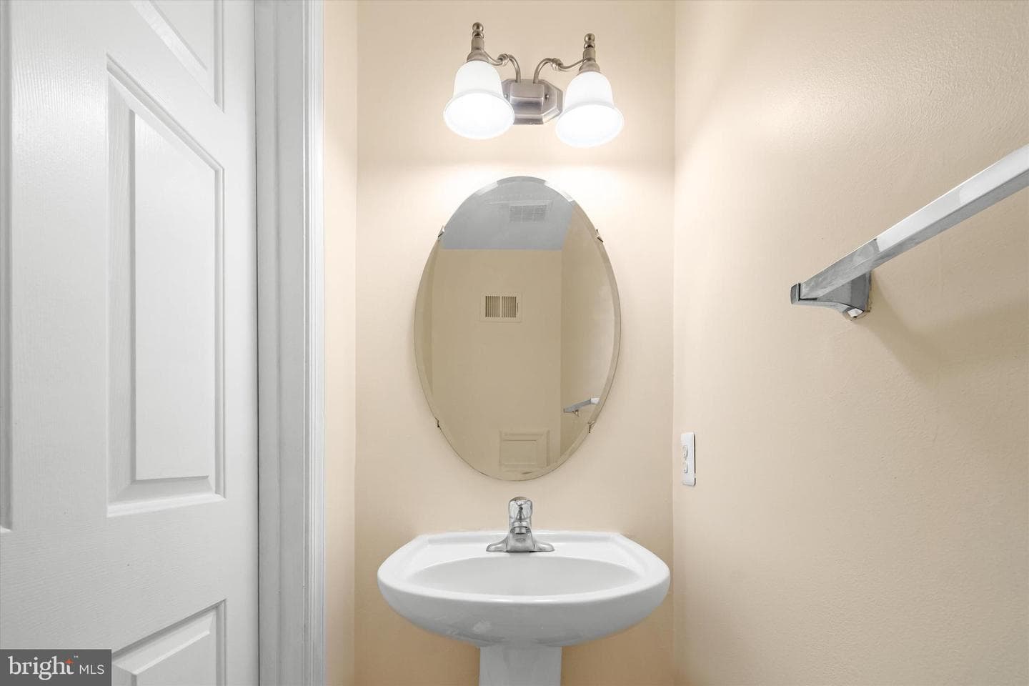 7104 Wheeling Way photo 6