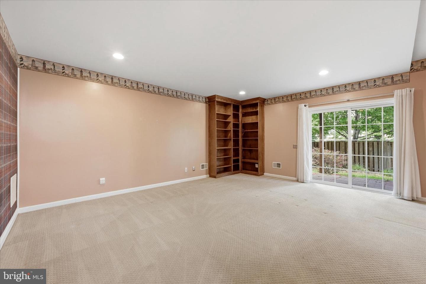 7009 Courtyard Way photo 48