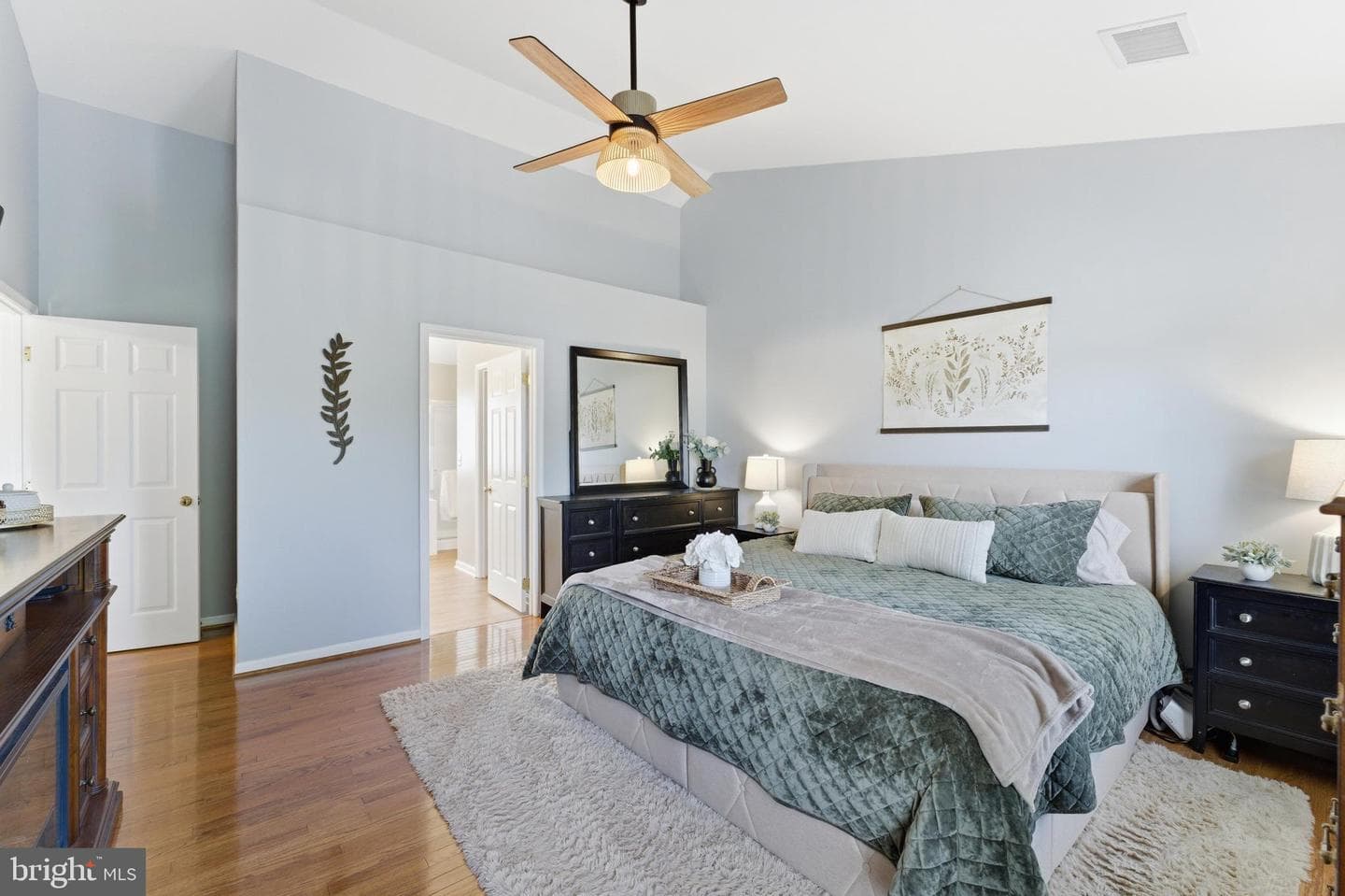 14889 Greenhill Crossing Drive photo 31