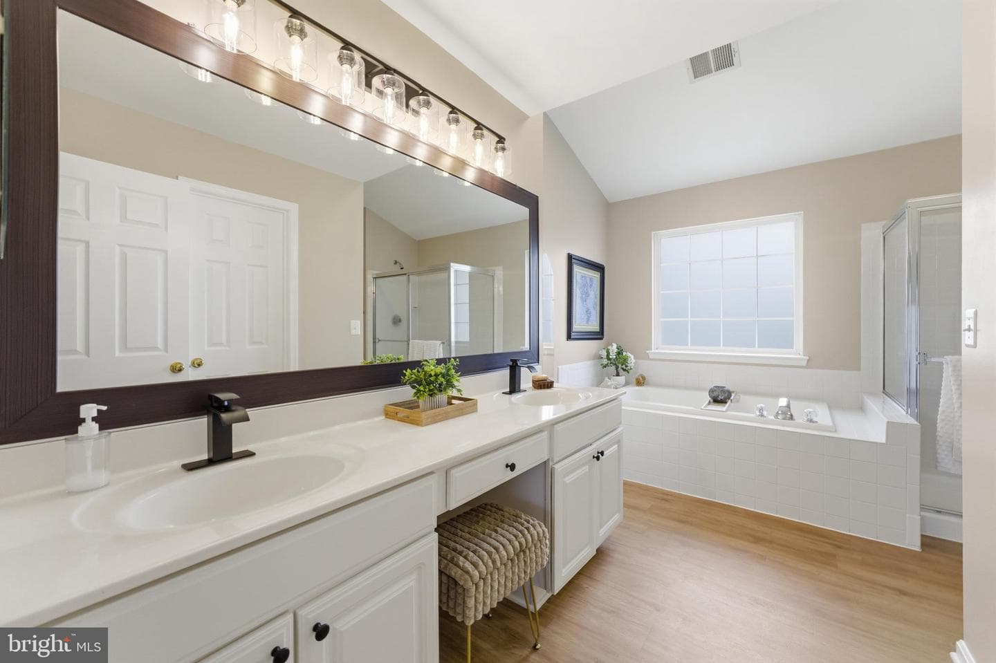 14889 Greenhill Crossing Drive photo 34