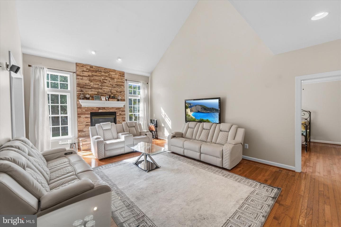 7236 Winnipeg Court photo 10