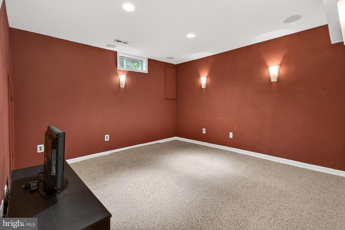 2090 Painter Court photo 20