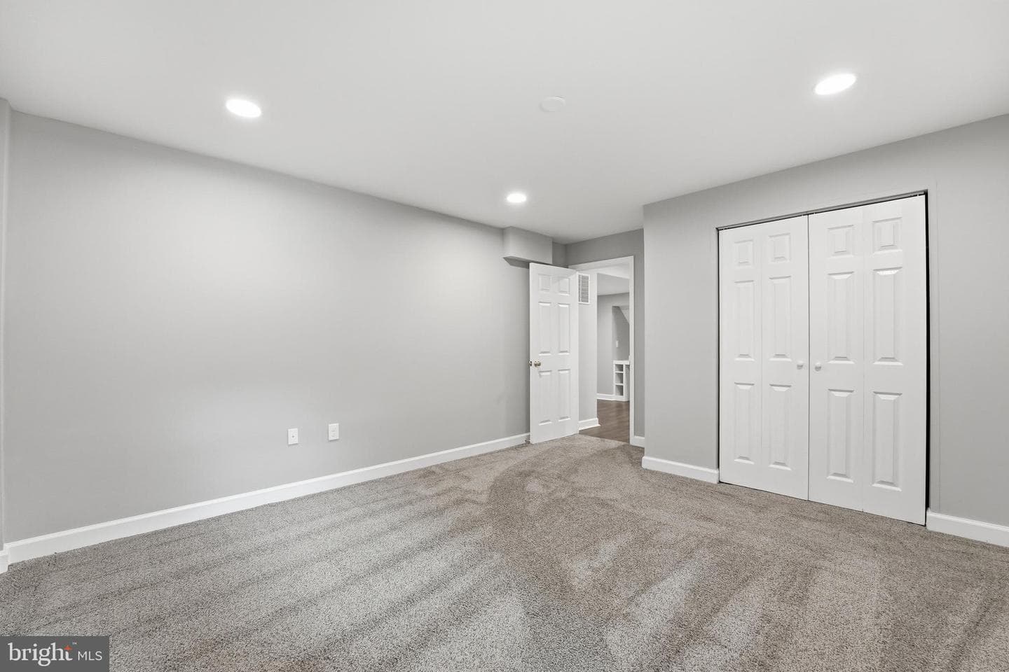 7410 Roxbury Avenue photo 31
