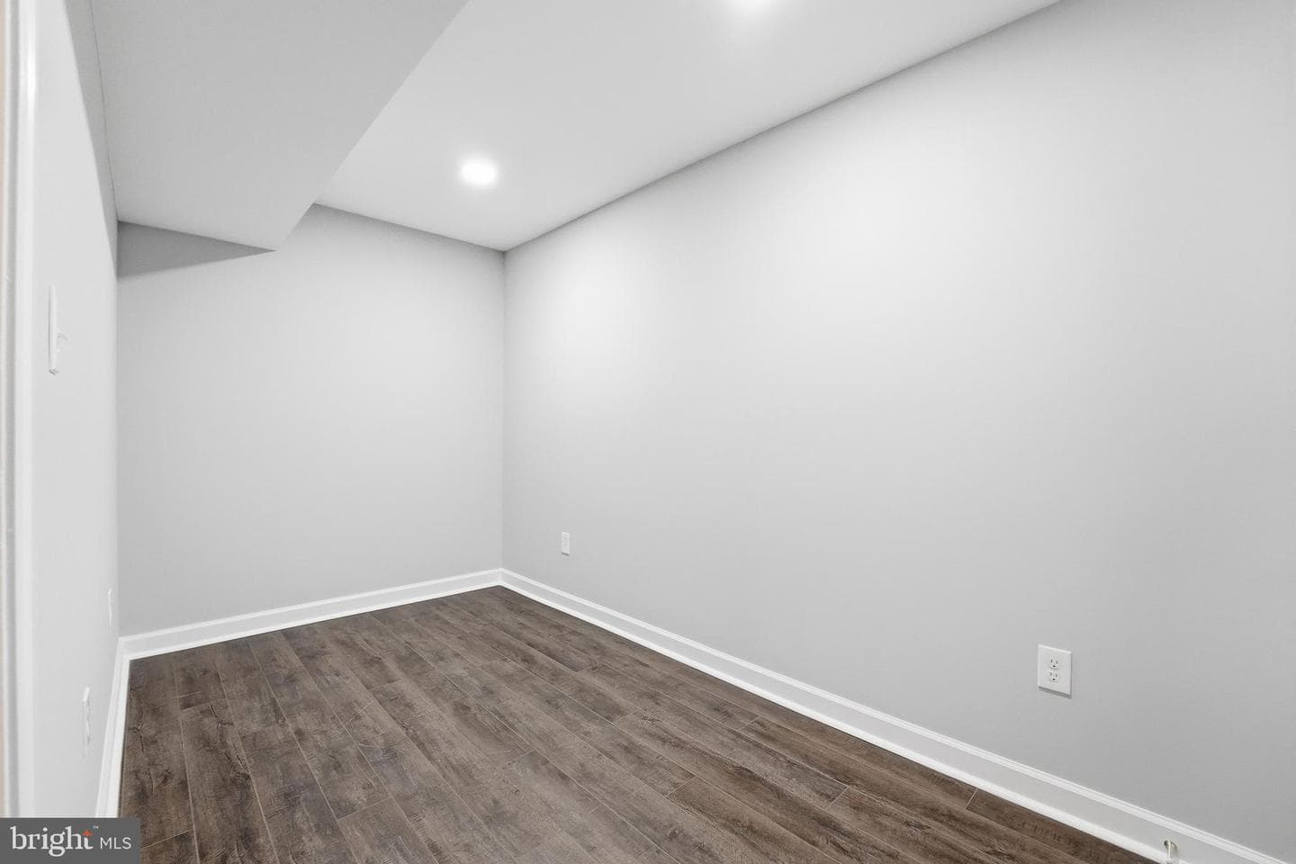 7410 Roxbury Avenue photo 32