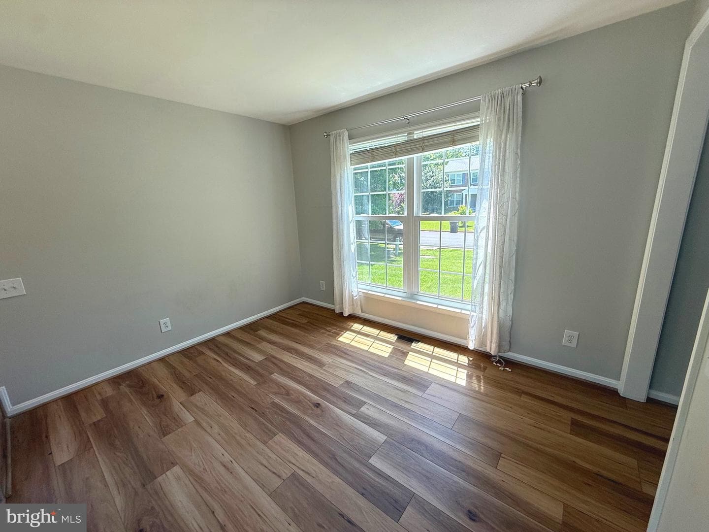 5796 Birch White photo 8