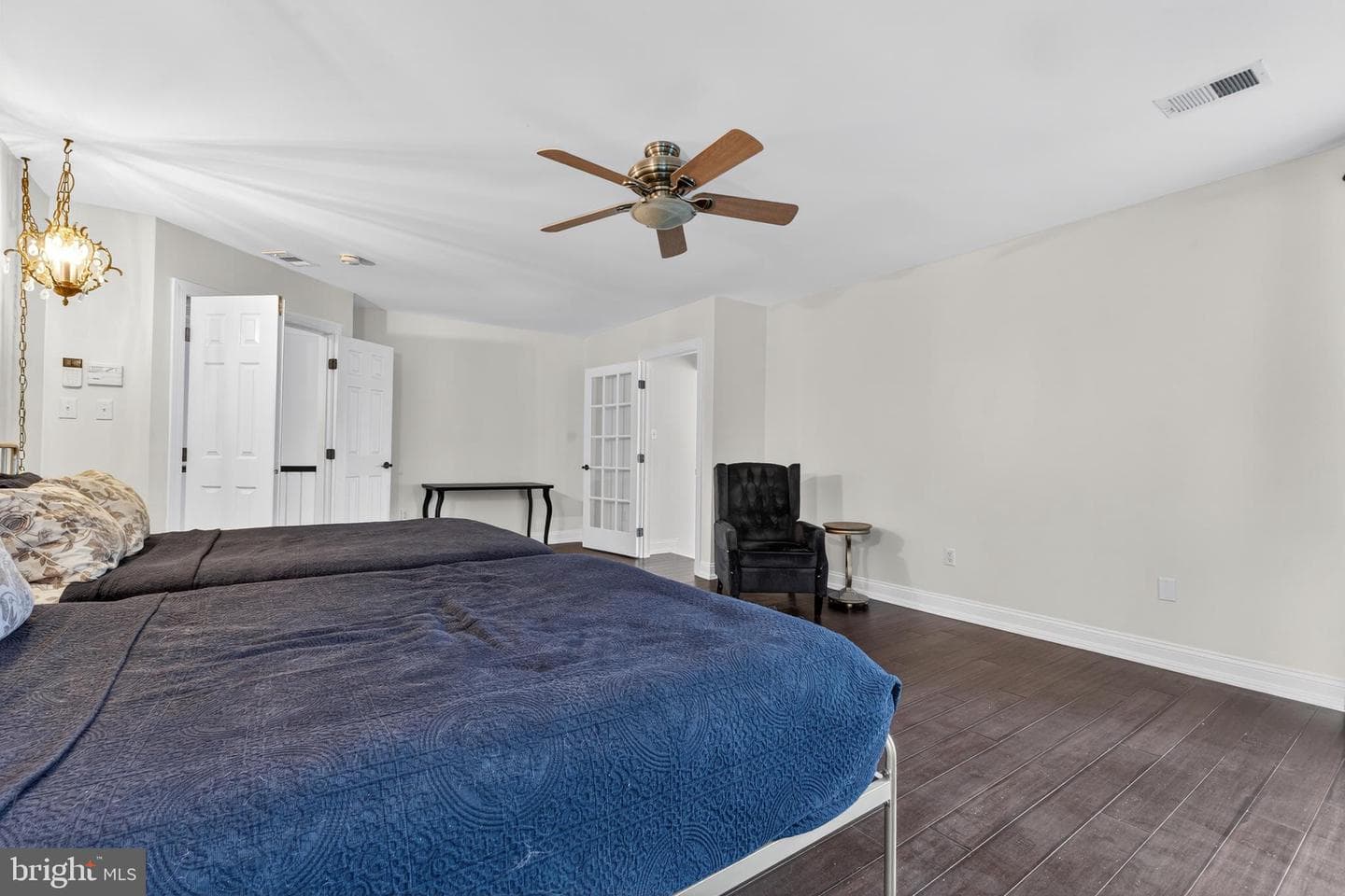 8020 Amsterdam Court photo 36