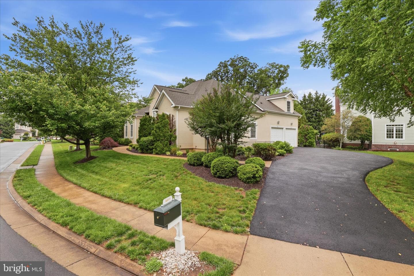 8277 Roxborough Loop photo 4